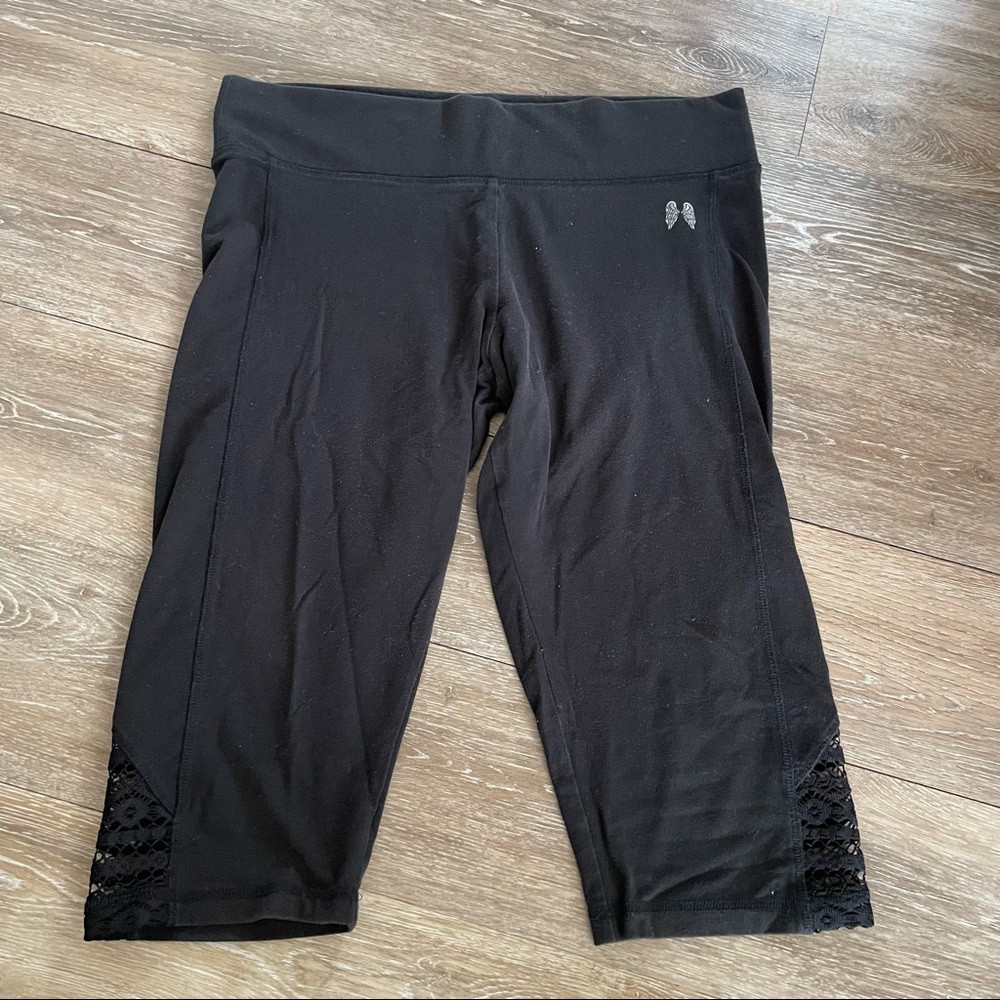 Victoria’s Secret Capri Crochet Side Legging